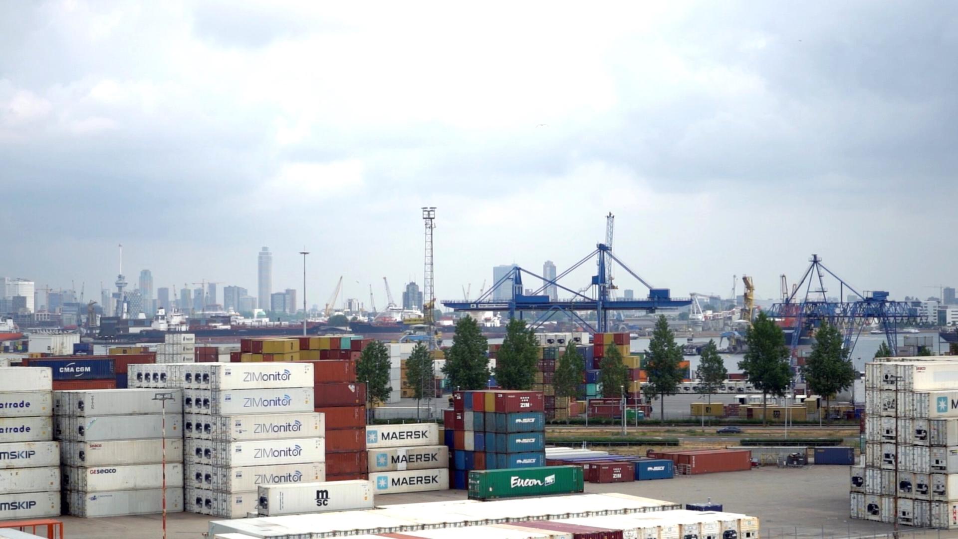 Containeropslag in de haven