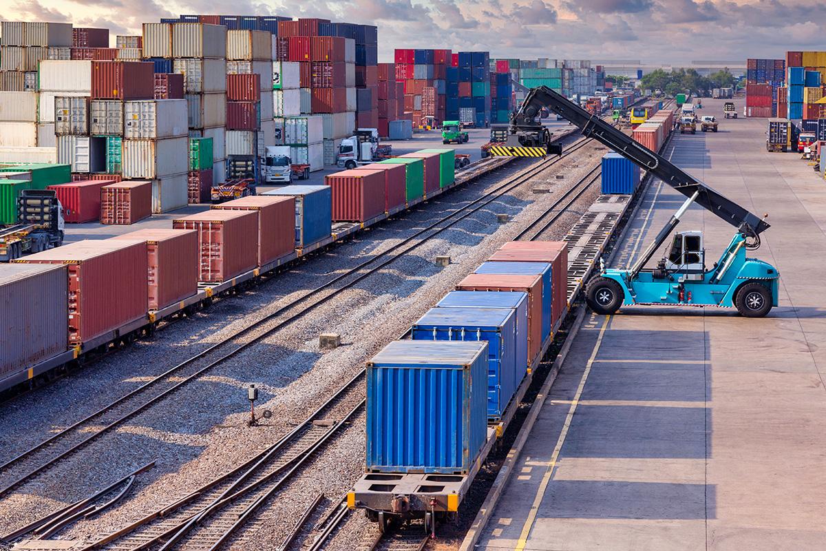 Container laden op trein