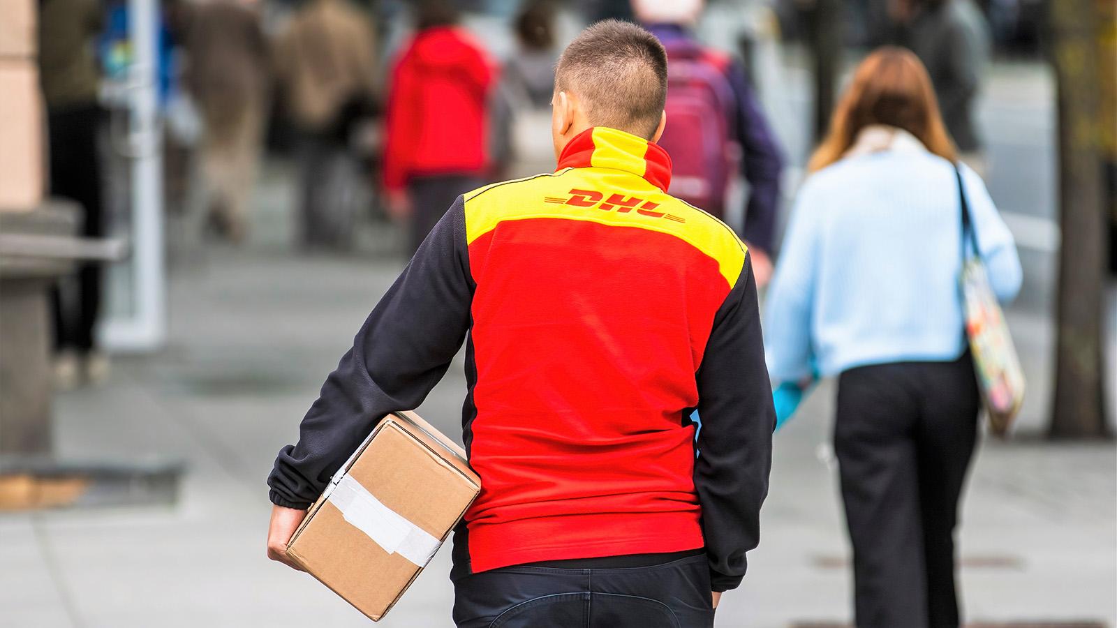 Pakketbezorger van DHL